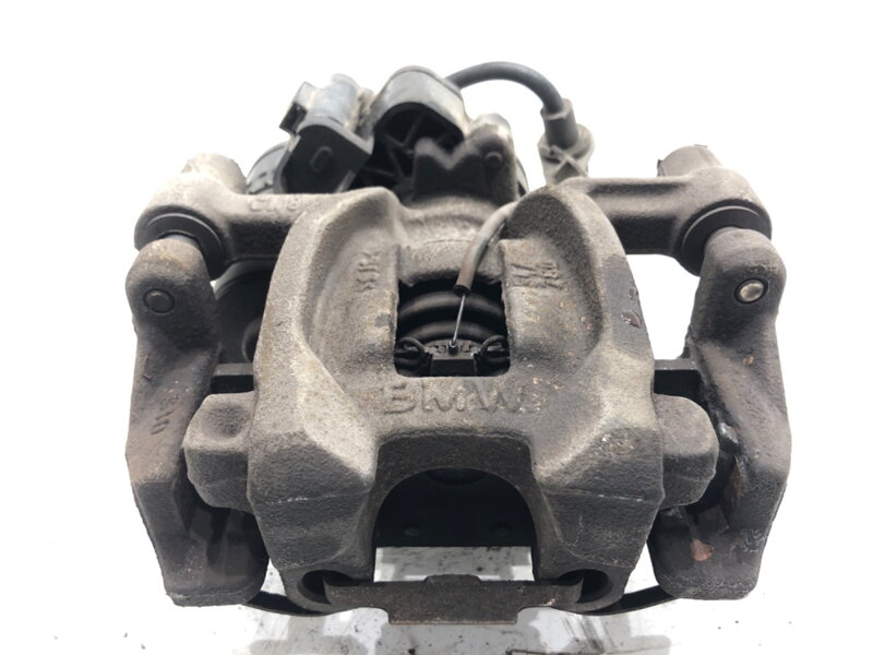 Brzdový strmeň pravý zadný BMW 2 Active Tourer (F45) 2013 - 2022 6798958