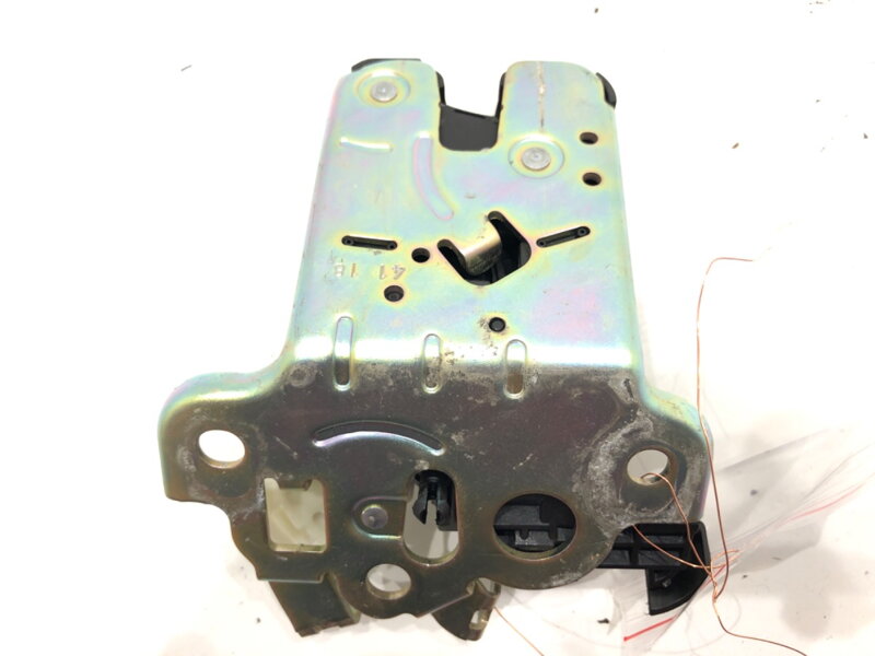 Zámok veka batožinového priestoru zadný Skoda Fabia III (NJ3) 2014 - 2022 8R0827505A