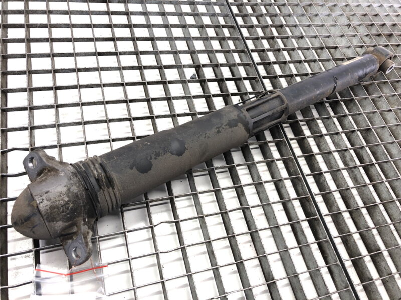 Tlmič pravý zadný VW Passat B8 Variant (3G5, CB5) 2014 - 2022 3Q0512011JL