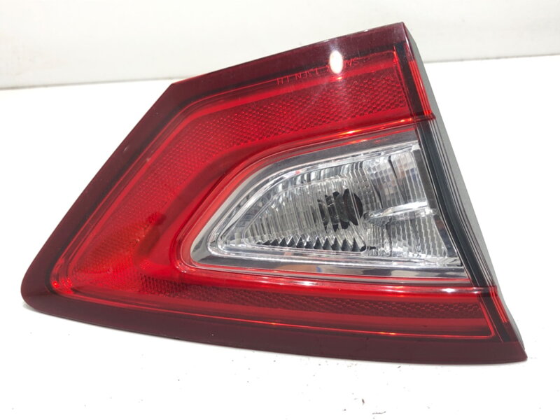 Svetlo zadné ľavé vnútorné Ford Mondeo V Liftback (CE) 2014 - 2022 DS73-13A603-BE