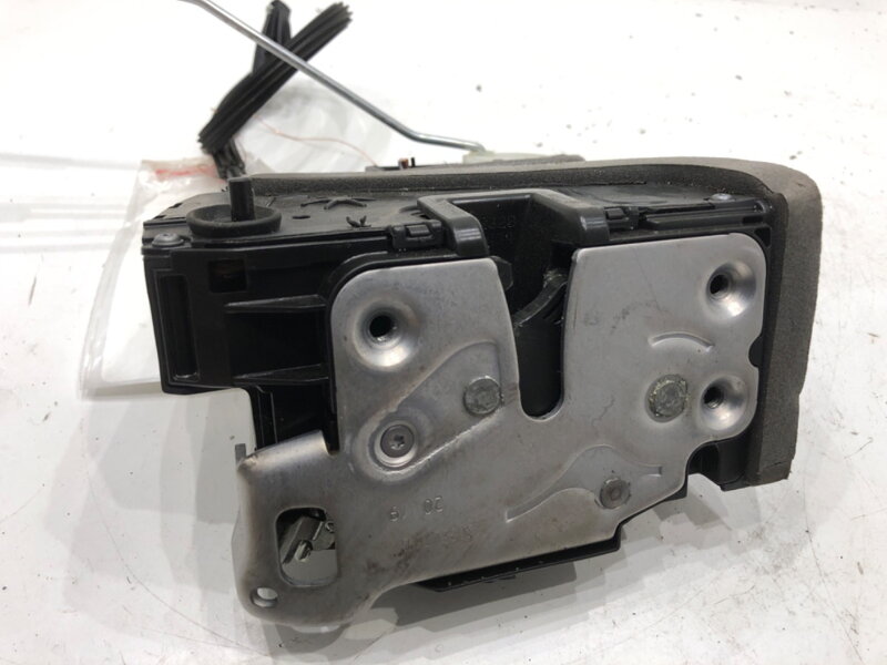 Zámok dverí pravý zadný Opel Astra K (B16) 2015 - 2022 13598385