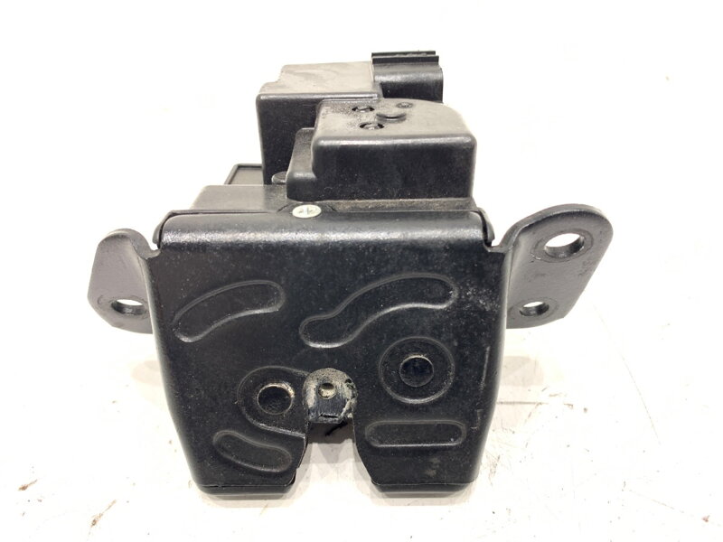 Zámok veka batožinového priestoru zadný KIA Carens IV 2013 - 2022