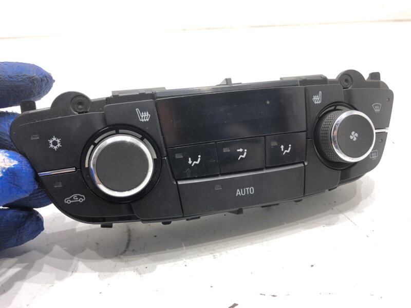 Panel ovládania ventilácie Opel Insignia A Sports Tourer (G09) 2008 - 2017 13273096
