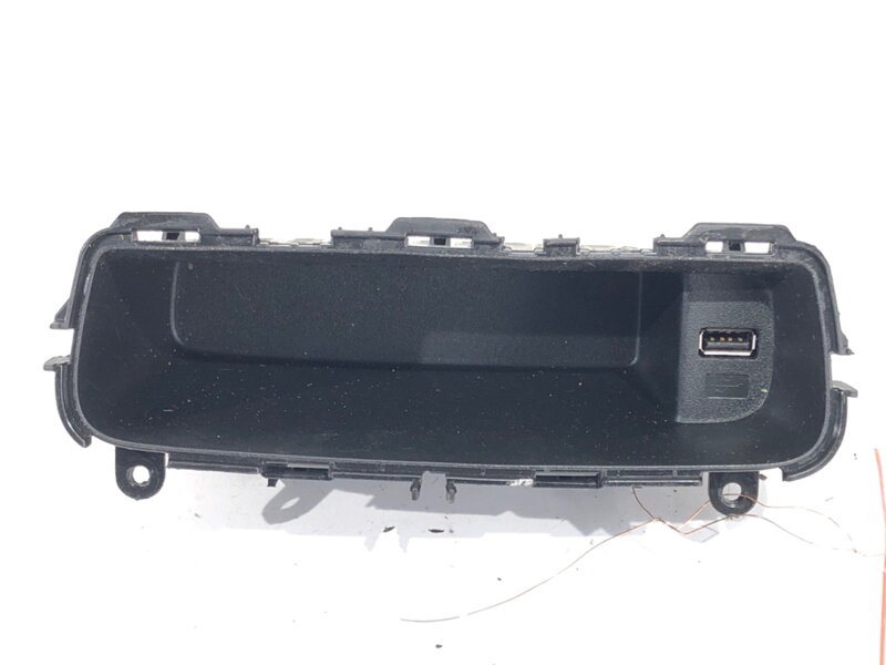 Zásuvka / uloženie USB Ford Focus III 2010 - 2022 F1EB-A044C82-AGW