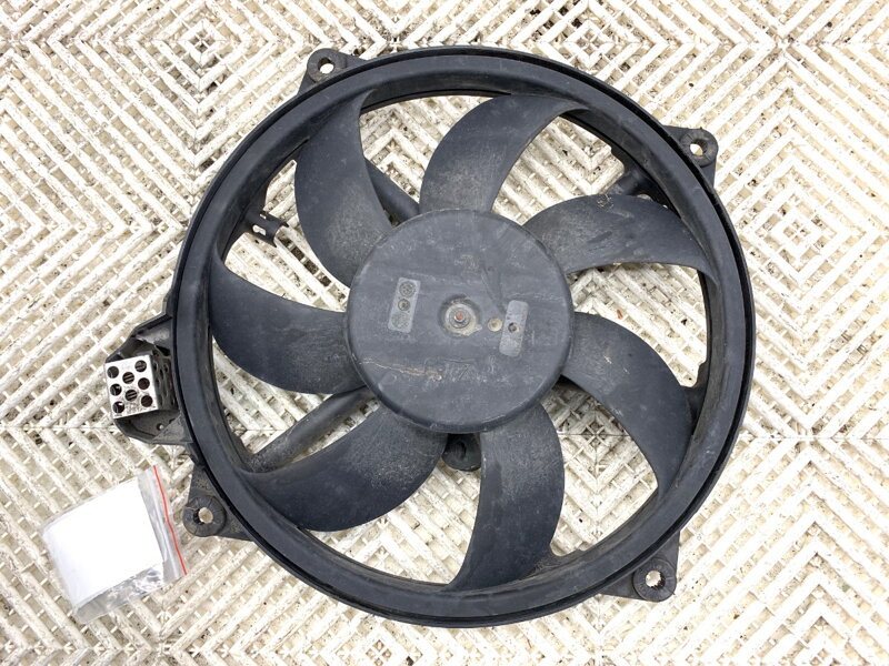 Ventilátor chladiča Renault Grand Scénic III (JZ0/1_) 2009 - 2022 214812415R