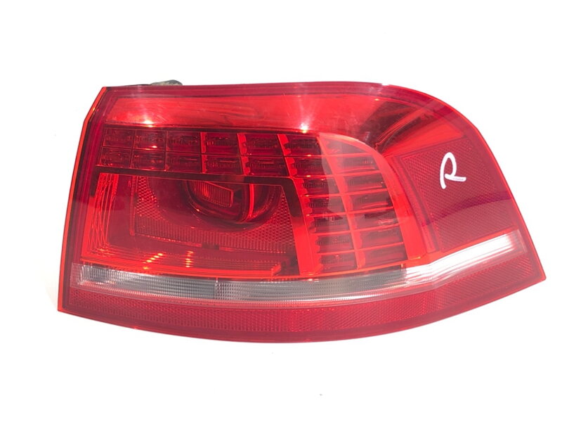 Svetlo pravé zadné VW Passat B7 Variant (365) 2010 - 2015