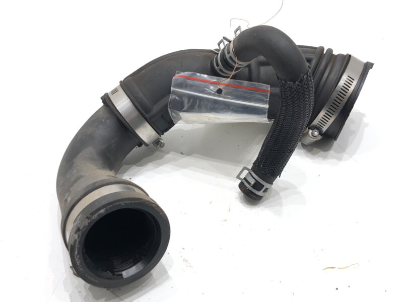 Vzduchové potrubie Suzuki SX4 S-cross (JY) 2013 - 2022