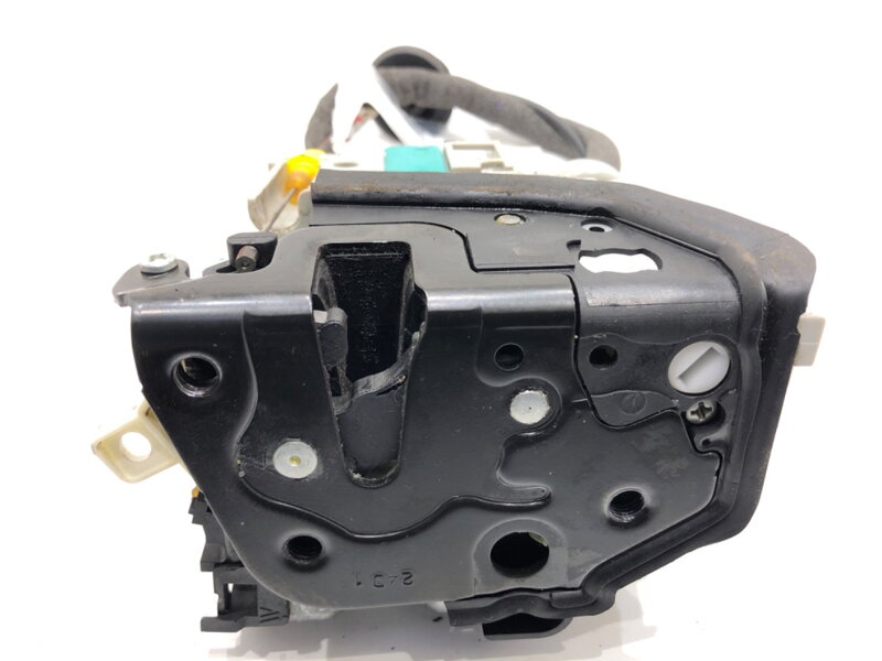 Zámok dverí pravý predný Audi A5 (F53, F5P) 2016 - 2022 8X1837016C