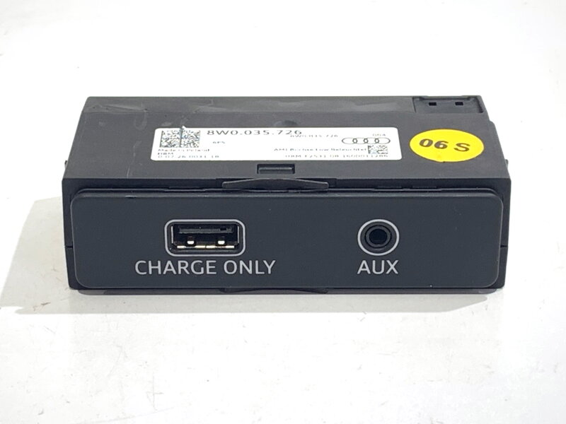 Zásuvka / uloženie USB Audi A5 (F53, F5P) 2016 - 2022 8W0035726