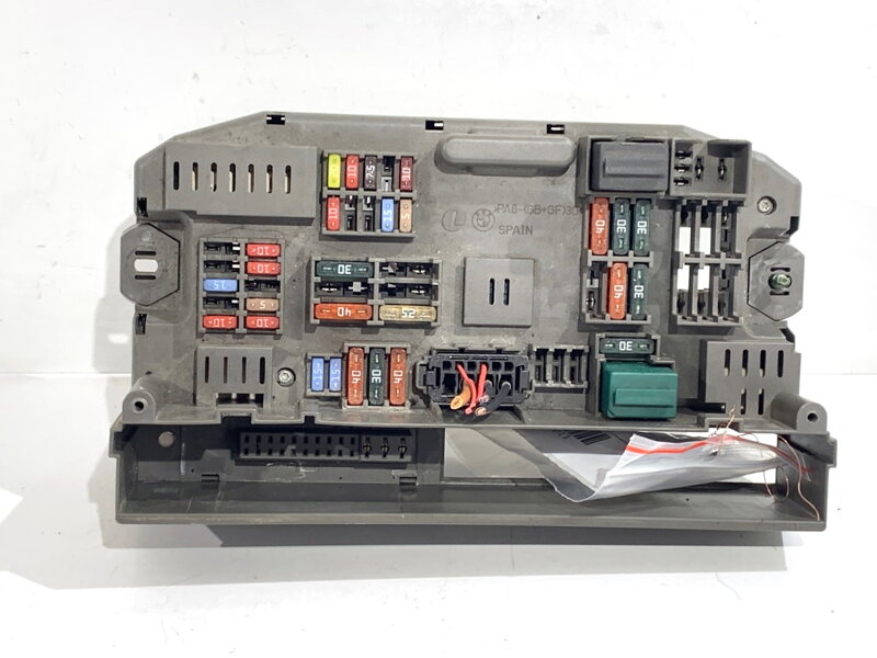 Poistková skrinka BMW X6 (E71, E72) 2007 - 2014 6931690