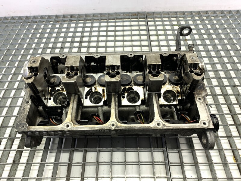 Hlava valcov VW Golf V (1K1) 2003 - 2010 038103373R