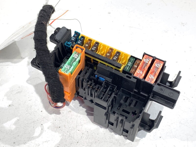 Poistková skrinka Mercedes-benz CLS (C257) 2017 - 2022 A2059067200