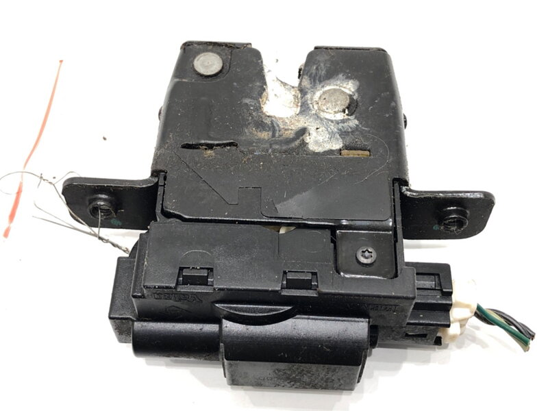 Zámok veka batožinového priestoru zadný Nissan Qashqai / Qashqai + 2 I (J10, NJ10, JJ10E) 2006 - 2014 90502EY10D