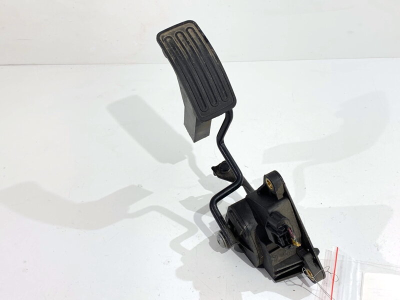 Plynový pedál Nissan Qashqai / Qashqai + 2 I (J10, NJ10, JJ10E) 2006 - 2014 0662A2027D