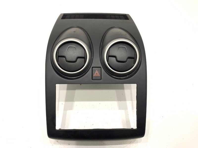 Mriežka ventilácie predná Nissan Qashqai / Qashqai + 2 I (J10, NJ10, JJ10E) 2006 - 2014