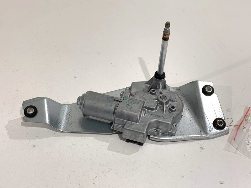 Motorček stieračov zadný BMW X2 (F39) 2017 - 2022 7356220