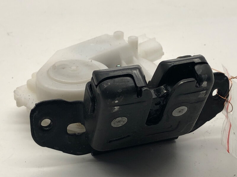 Zámok veka batožinového priestoru zadný Toyota Auris Kombi (_E18_) 2013 - 2018