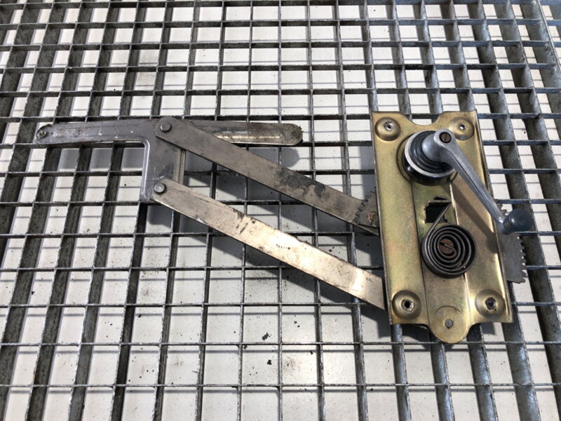 Sťahovačka okna ľavá predná Jelcz 316